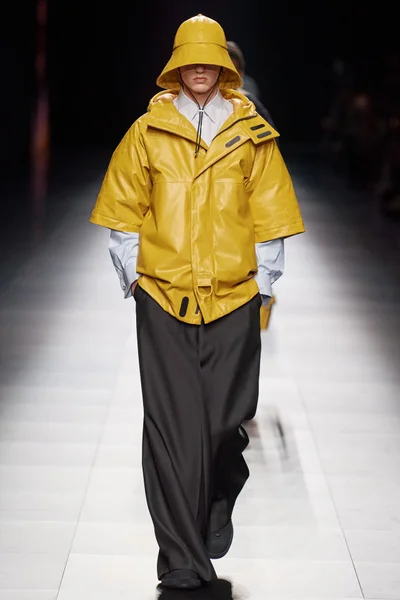 Look 28